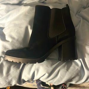 Franco sarta boots worn twice size us 9 inside zipper 3.25"H